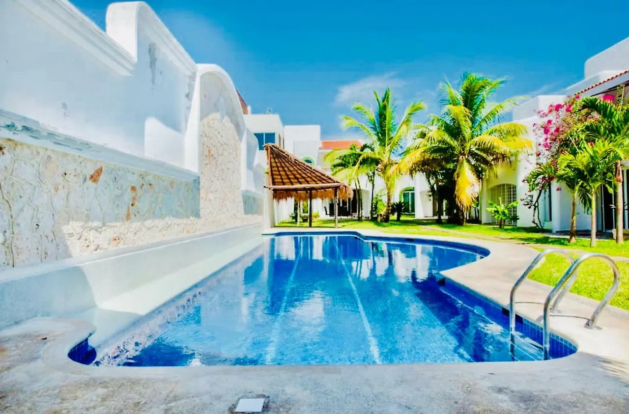 Bed & Breakfast Deluxe Family Budget Balcony Room With Pool Playacar II Playa del Carmen Messico