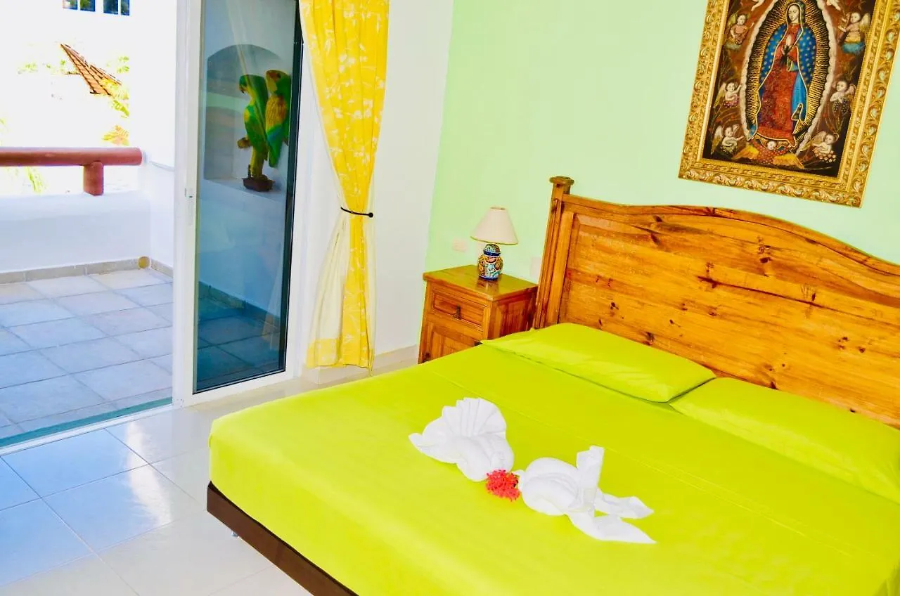 Penzion Deluxe Family Budget Balcony Room With Pool Playacar II Playa del Carmen
