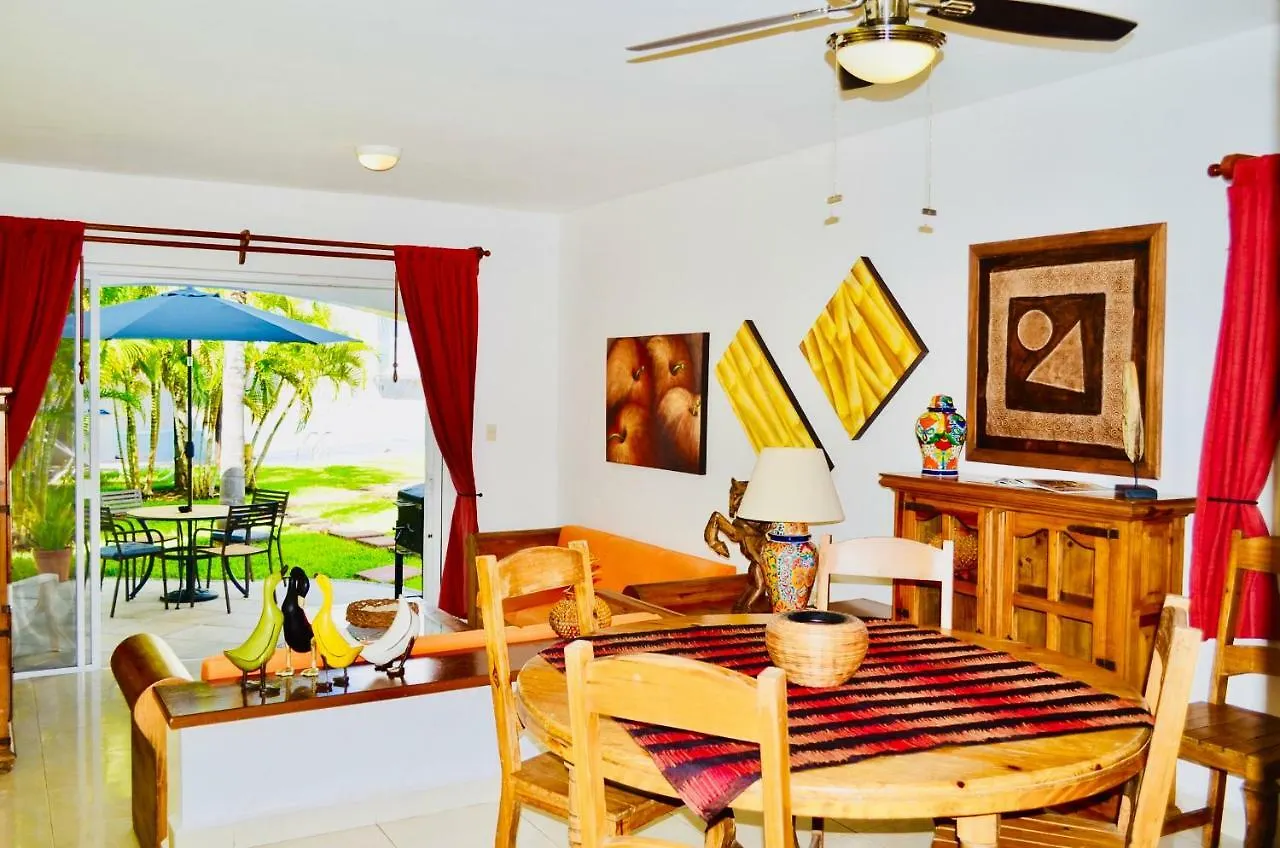 Penzion Deluxe Family Budget Balcony Room With Pool Playacar II Playa del Carmen
